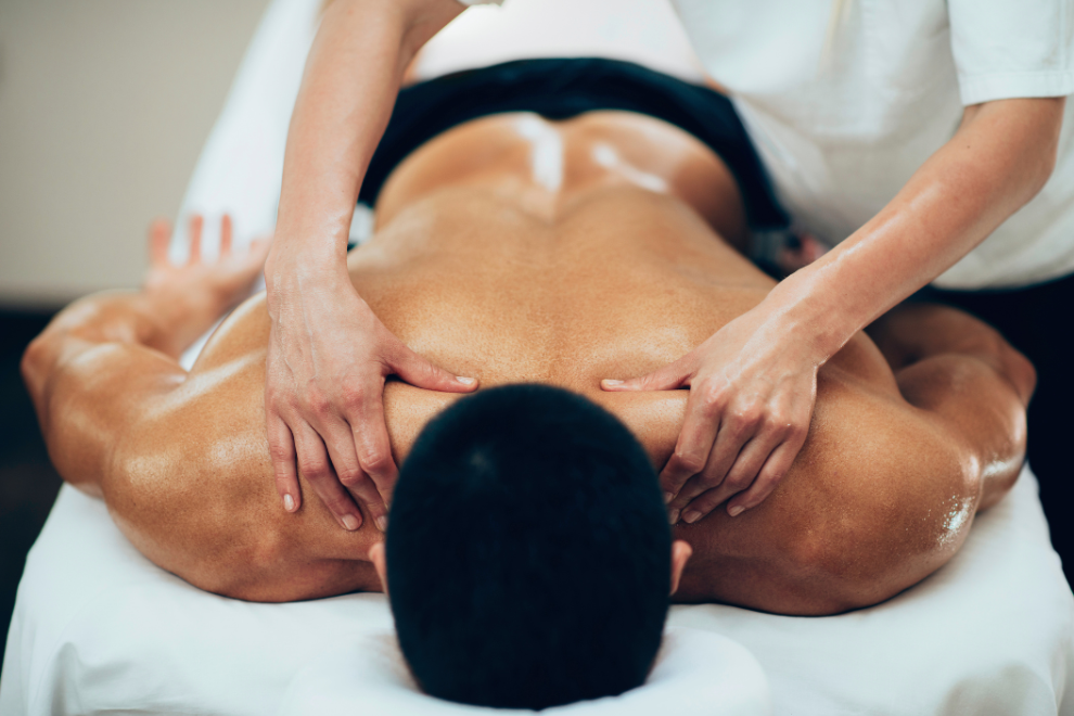 Level 3 Diploma in Sports Massage Therapy with 4-day Immersive Residential Experience